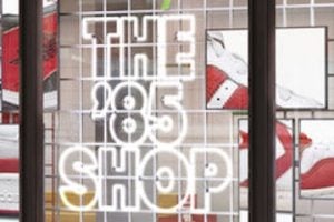 Exterior photo of eBay's pop-up store in Chicago