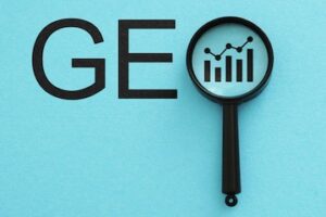 Letters "G-E-O" next to a magnifying glass