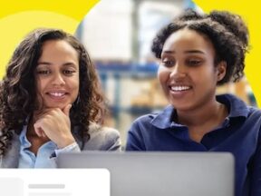 Image from Mercado Libre Negocios of 2 females looking at a computer