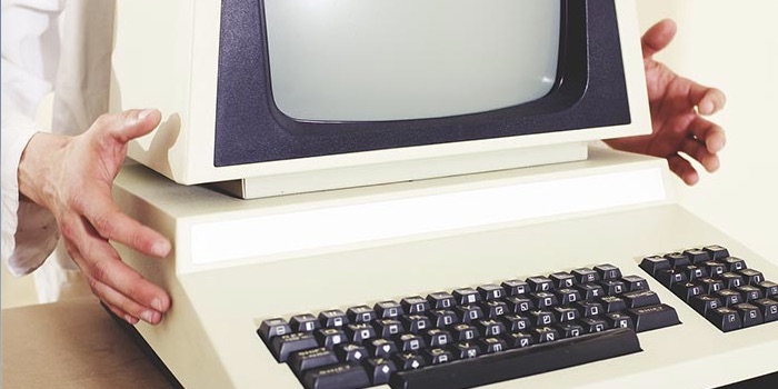 Outdated software systems can prevent B2B companies from providing the modern ecommerce experience professional buyers seek. Photo: Andreas160578.