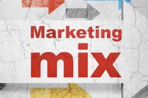 Illustration of the words "Marketing mix" next to arrows