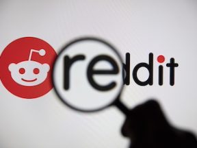 Reddit logo behind a magnifying glass