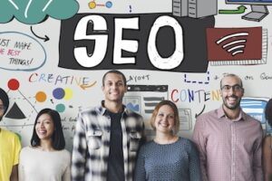 Illustration of a marketing team in front of a whiteboard with SEO concepts