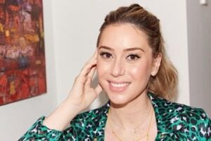 Screenshot from "Into the Gloss" of a female in a blog post